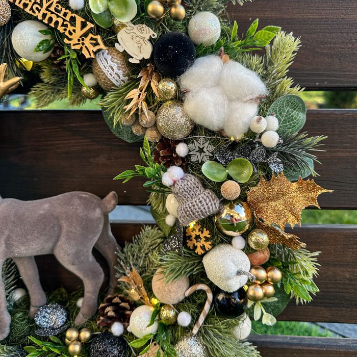 Ręcznie robiony wianek świąteczny na drzwi 44 cm z lampkami LED112515