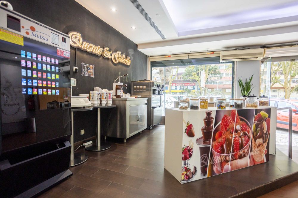 TRESPASSA-SE Negócio de Pastelaria no Centro do Cacém