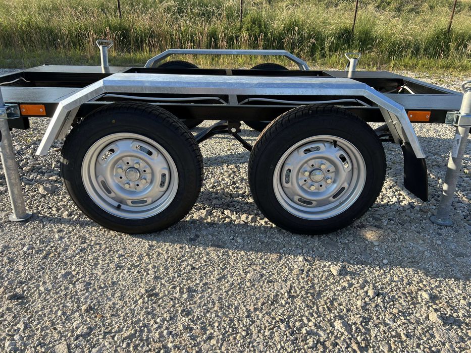 Прицеп для генератора двохвісний без гальм з опорами.