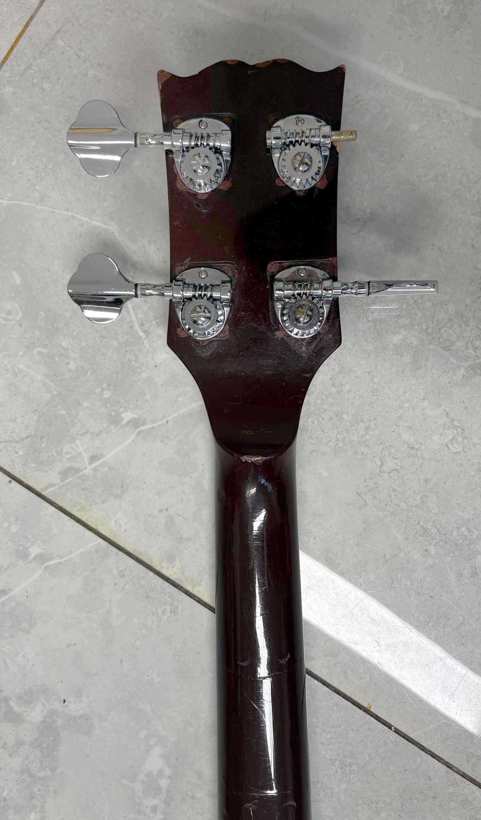 Gitara basowa do małej negocjacji