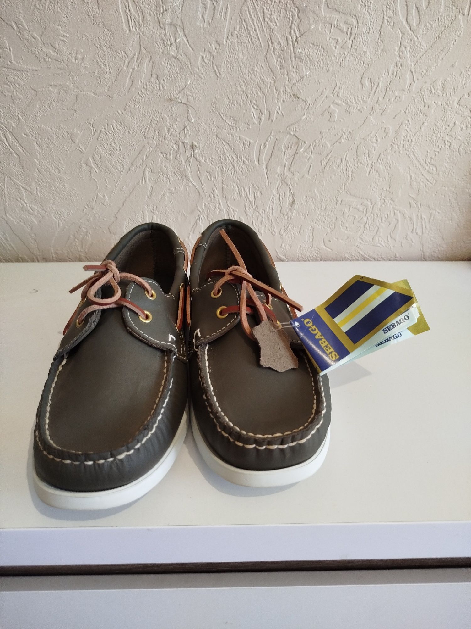 Продам топсайдеры Sebago оливкового цвета.Размер 43.5 ближе к 44.