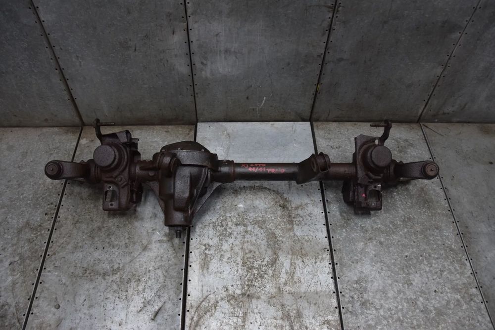 JEEP CHEROKEE XJ 2.5 TD MOST PRZÓD 41/11