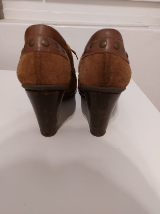 Sapatos de salto de camurça