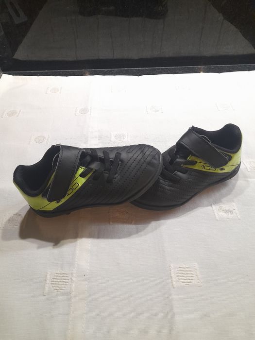 Chuteiras de Futebol p/ Criança KIPSTA - Tam 25 - Como novas