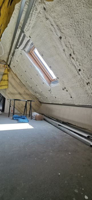 Solidne tynki i wylewki maszynowe/Ocieplanie pianą poliuretanową