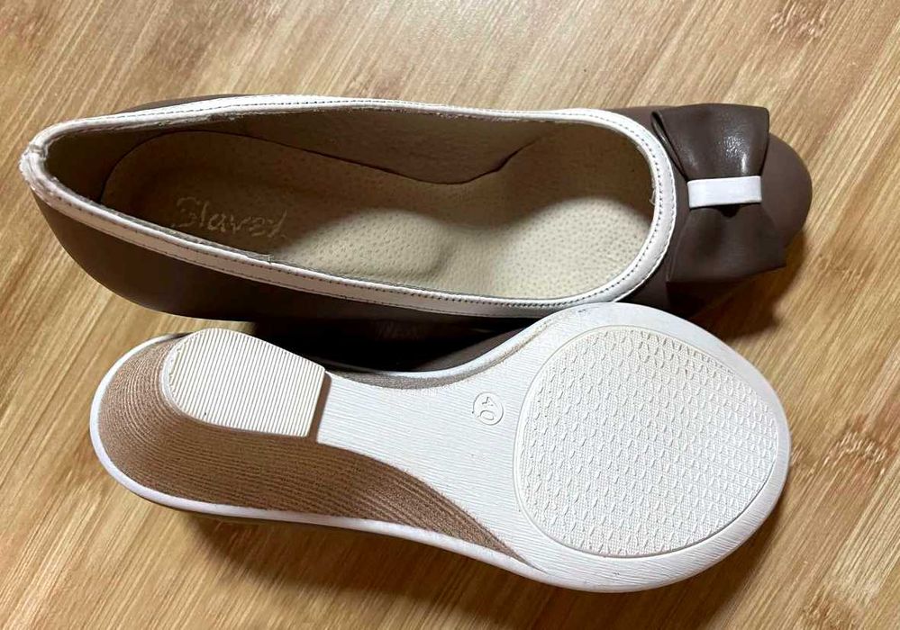 новые женские красивые туфли на танкетке