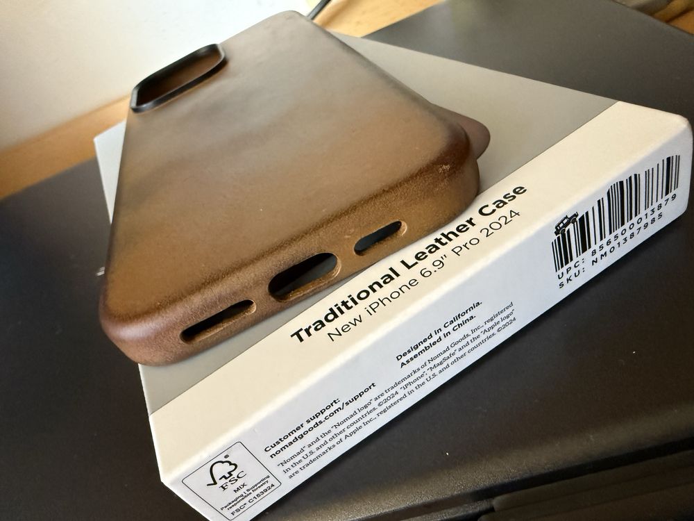 NOMAD Traditional Lether Case for Iphone 16 Pro Max