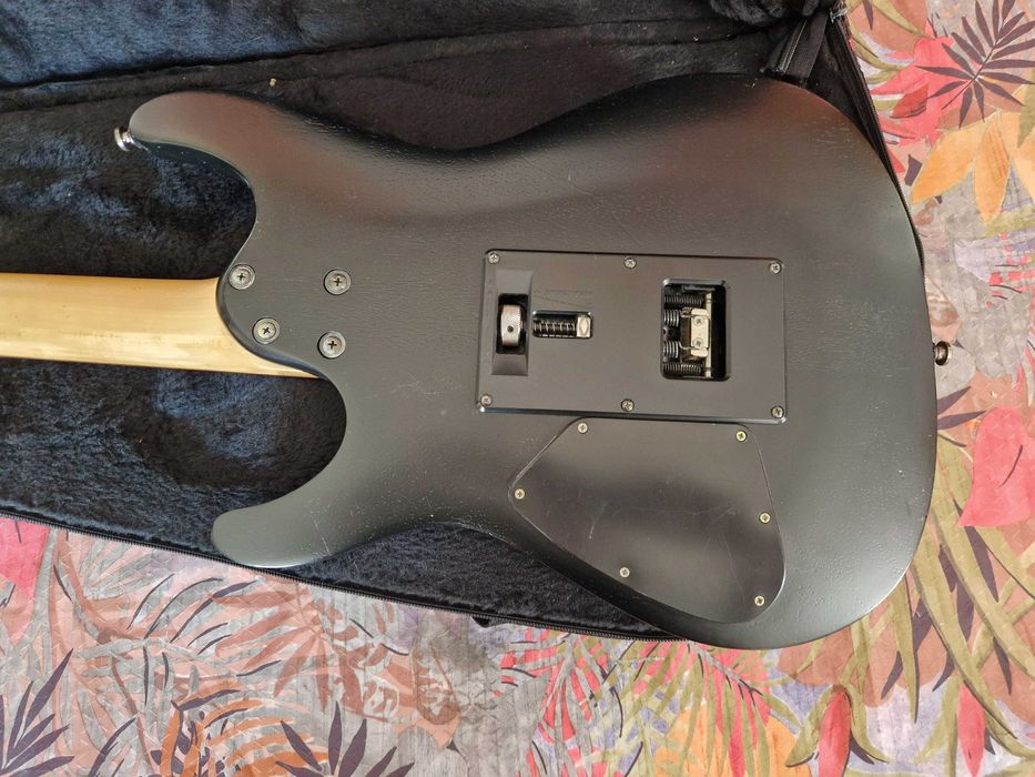 Gitara elektryczna Ibanez S320 slim (cienka deska) bardzo wygodna