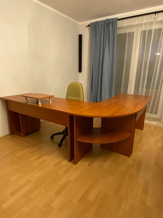 zestaw biurek z narożnikiem