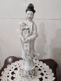 Estatueta da deusa da felicidade Kuan Yin com 31 cm