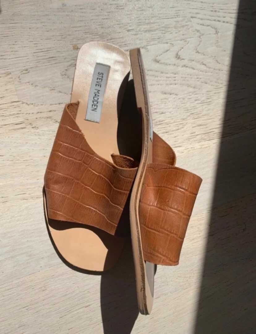 Klapki Steve Madden – Brązowa Skóra