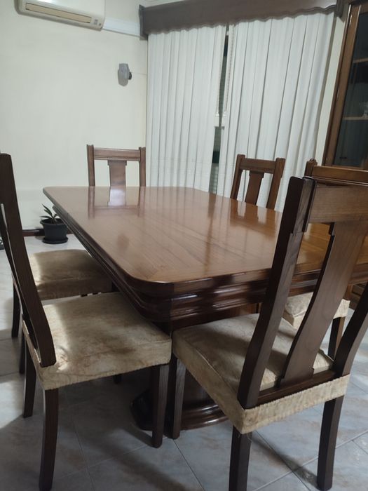 Mesa de sala+ seis cadeiras madeira