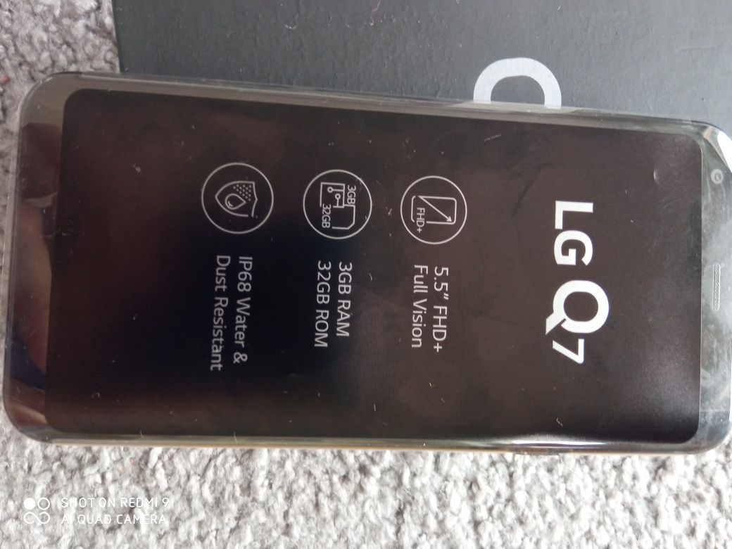 smartfon LG Q7..