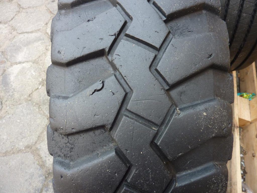 Opona używana przemysłowa 335/80R18 12.5R18 MICHELIN XZSL 600zł W3883