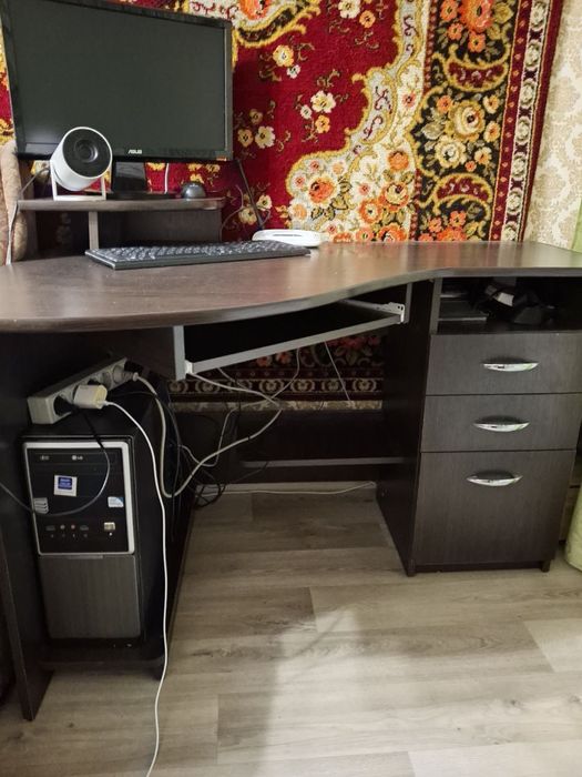 стол компьютерный