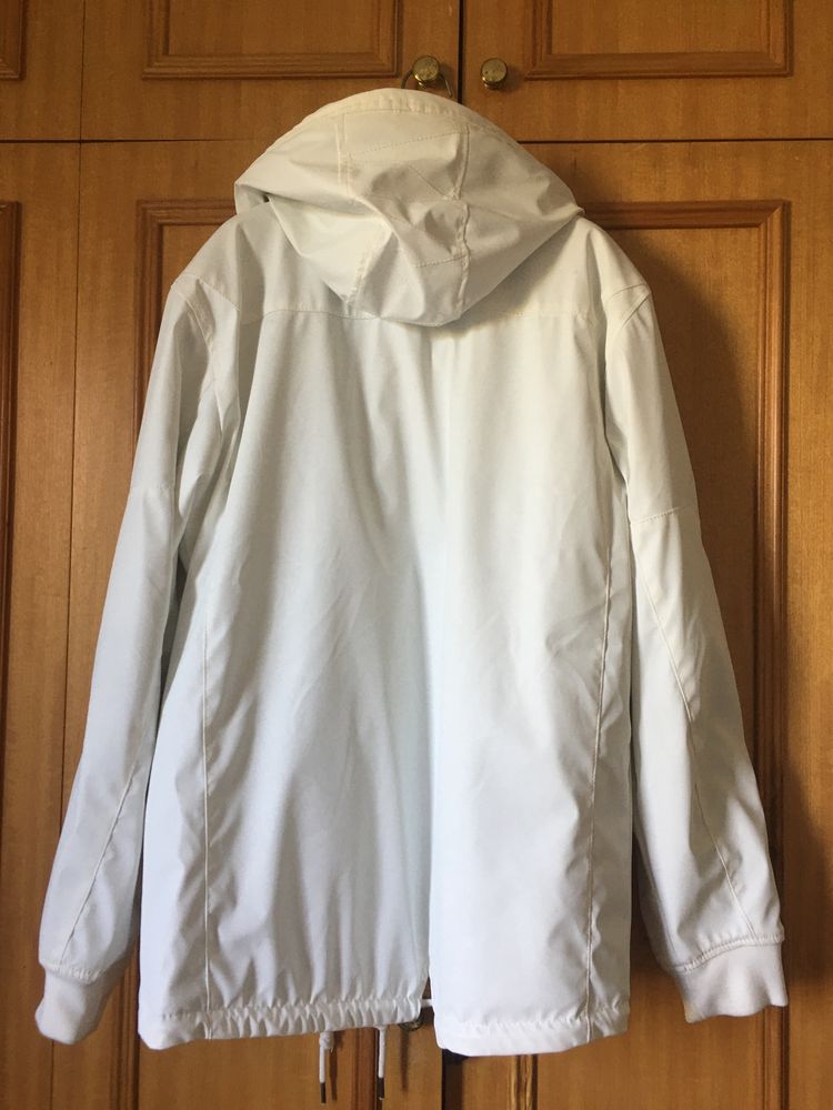 Vendo casaca pull&bear cor branca usada uma vez