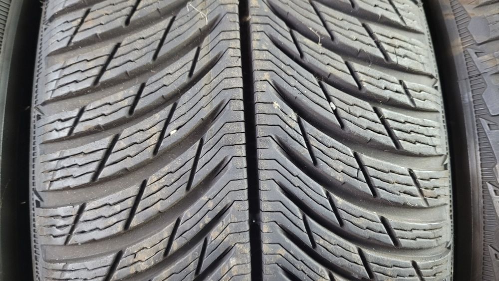 Ładne opony zimowe 235/50R19 Michelin op.373