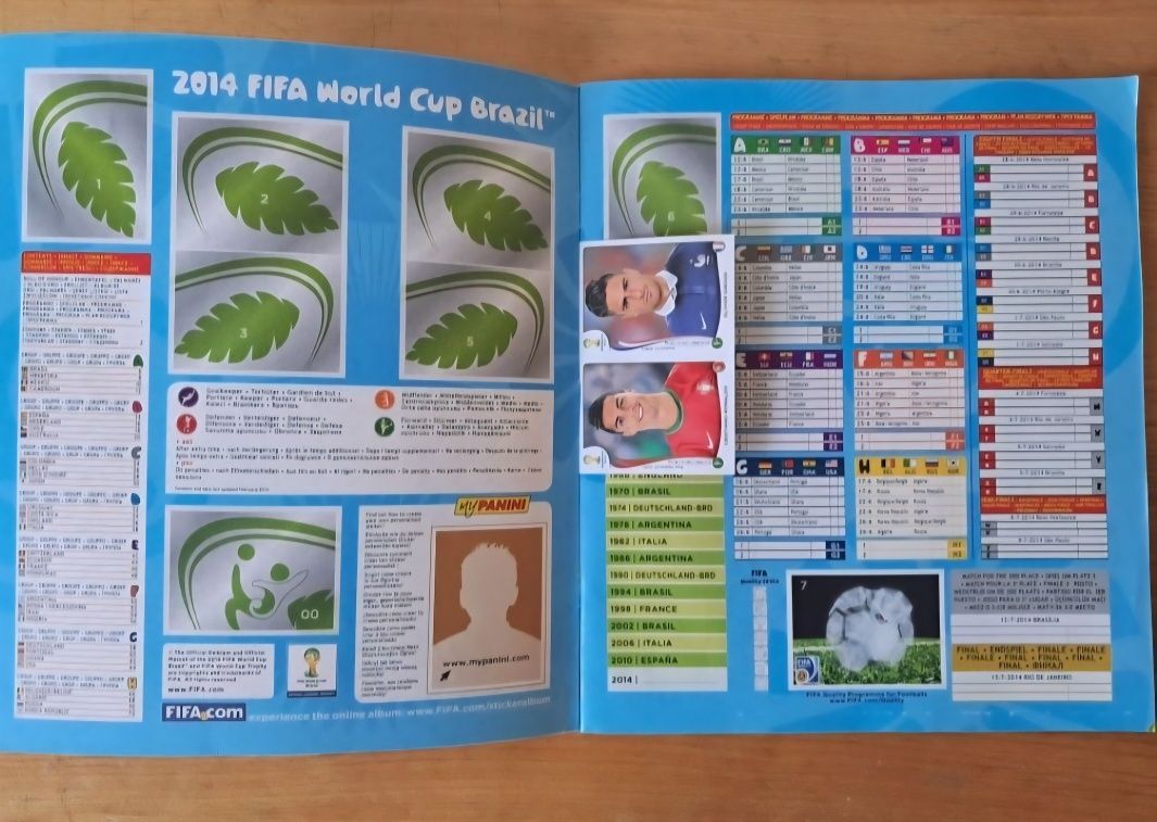 Caderneta Mundial 2014 com cromo Promocional de Cristiano Ronaldo