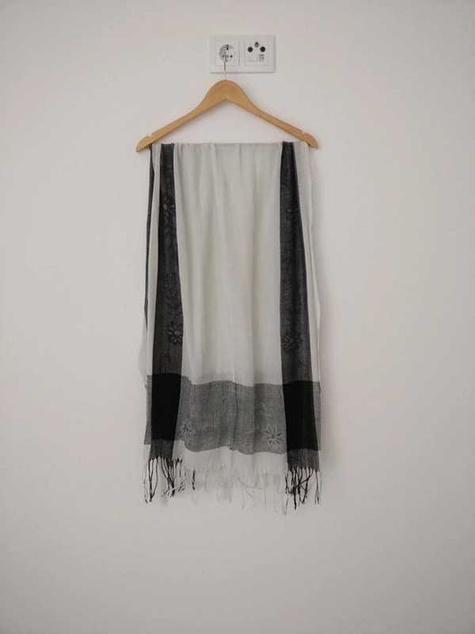 Écharpe com franjas