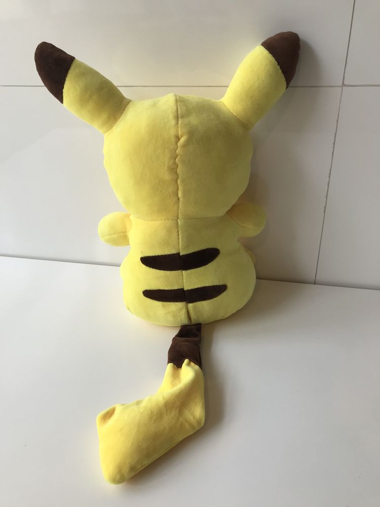 Peluche Pikachu muito fofo com 35cm altura