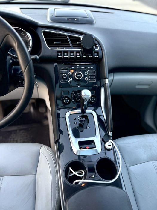 Пежо Peugeot 3008 2010 року дизель 2.0 автомат