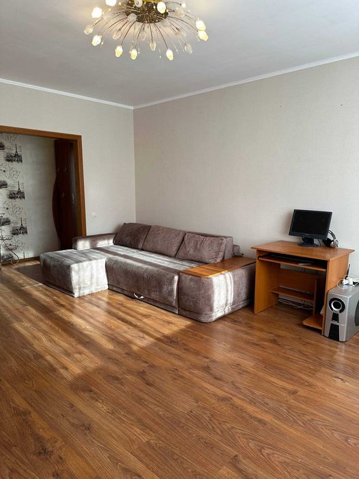 Простора 3-кімнатна квартира поряд з парком Перемоги!