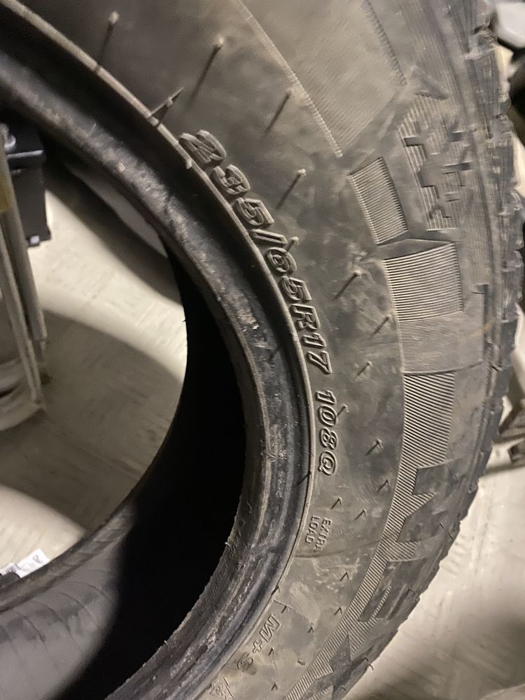 Продам Шини nexen зима 235/65R17