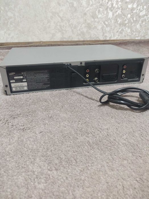 Видеомагнитофон + DVD плейер Samsung