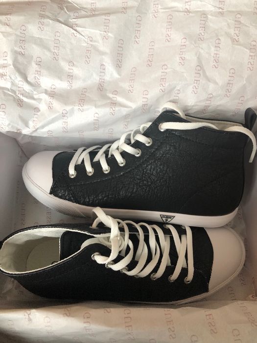 Guess Botim preto e/ou branco (37) originais