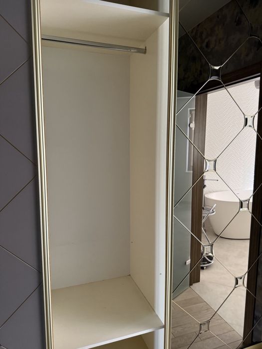 Шафа-купе  для зберігання речей