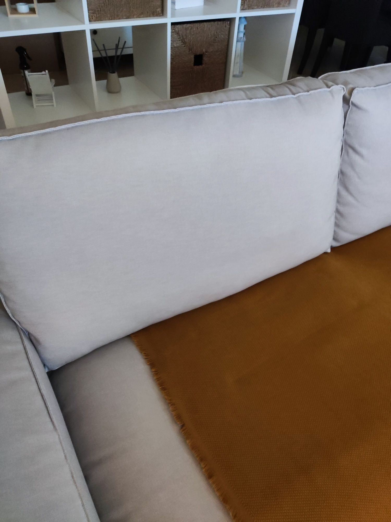 Sofá Kivik (IKEA) de 3 lugares