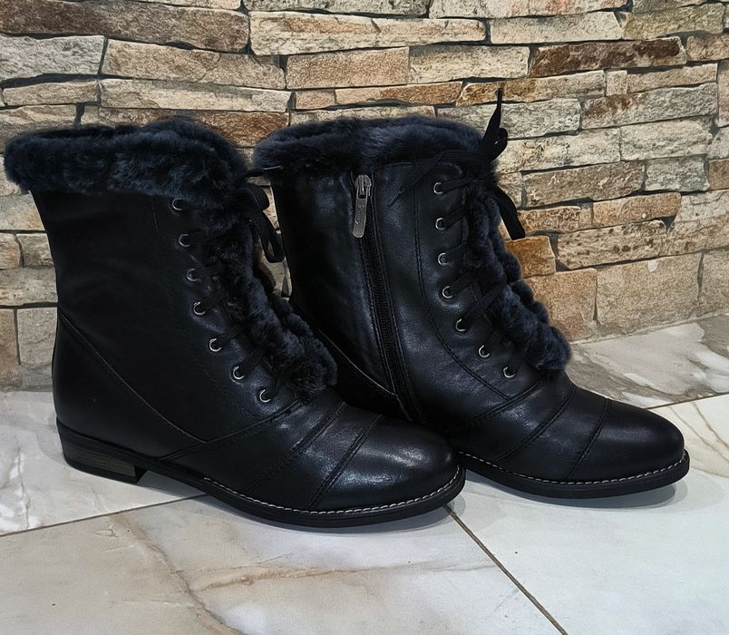Черевики жіночі шкіряні на нат. хутрі нові по ціні б/в