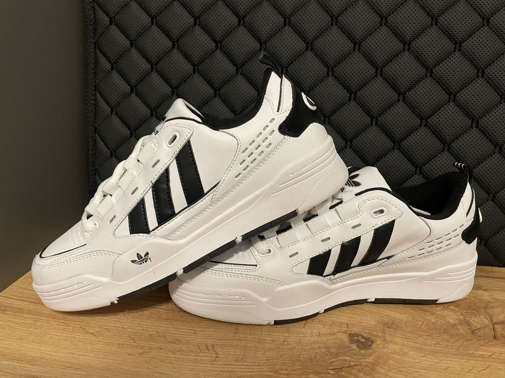 Кросівки чоловічі Adidas 2000