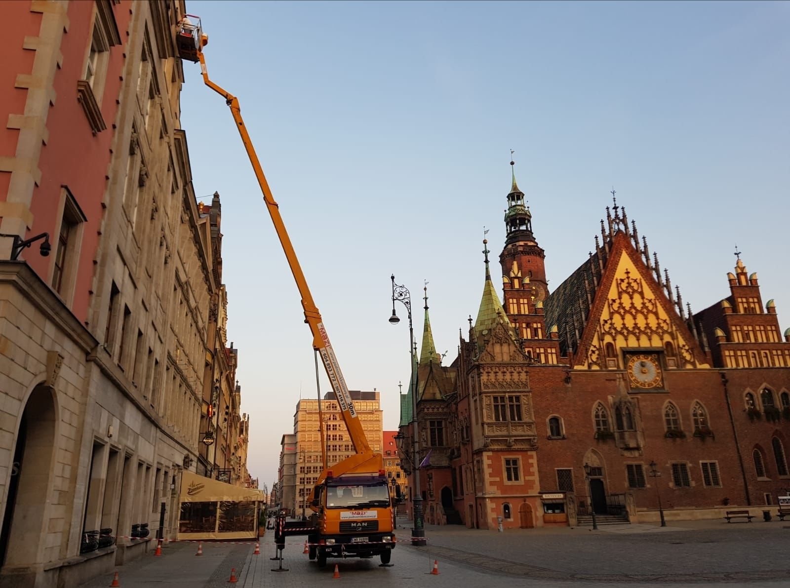 Podnośnik koszowy, zwyżka uslugi 35m, 30, 25, 20m z  operatorem