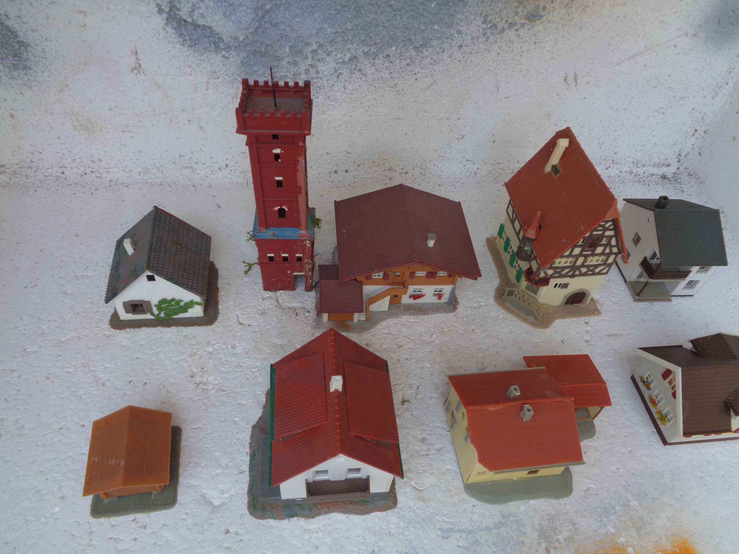 1:160 Lote de 9 construções diversas para pista de comboio
