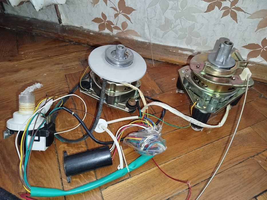 Мотор із усіма деталями для пральної машини