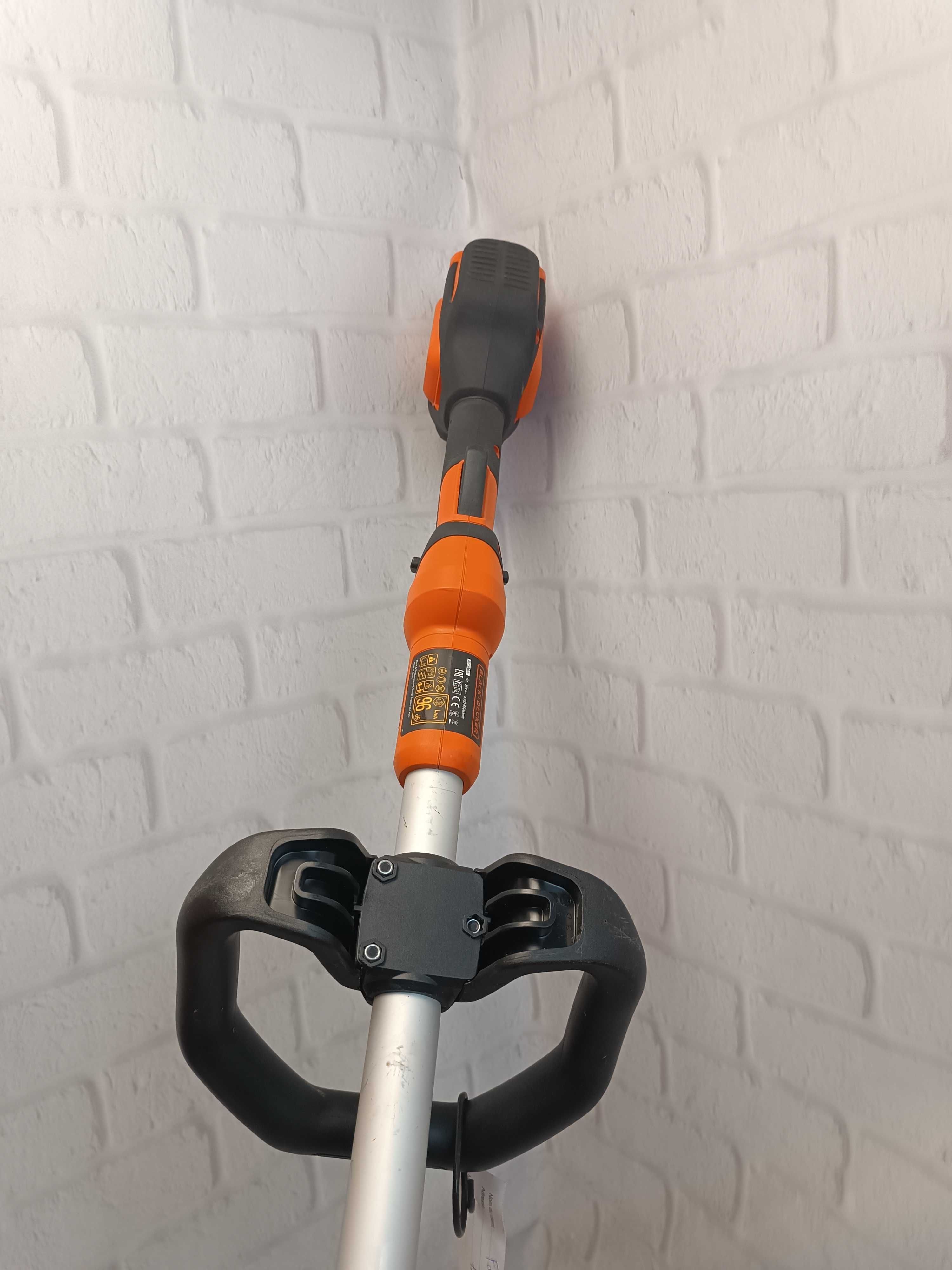 BLACK+DECKER BCSTA536L1 Безщітковий Тример акумуляторний 36 В, 33 см