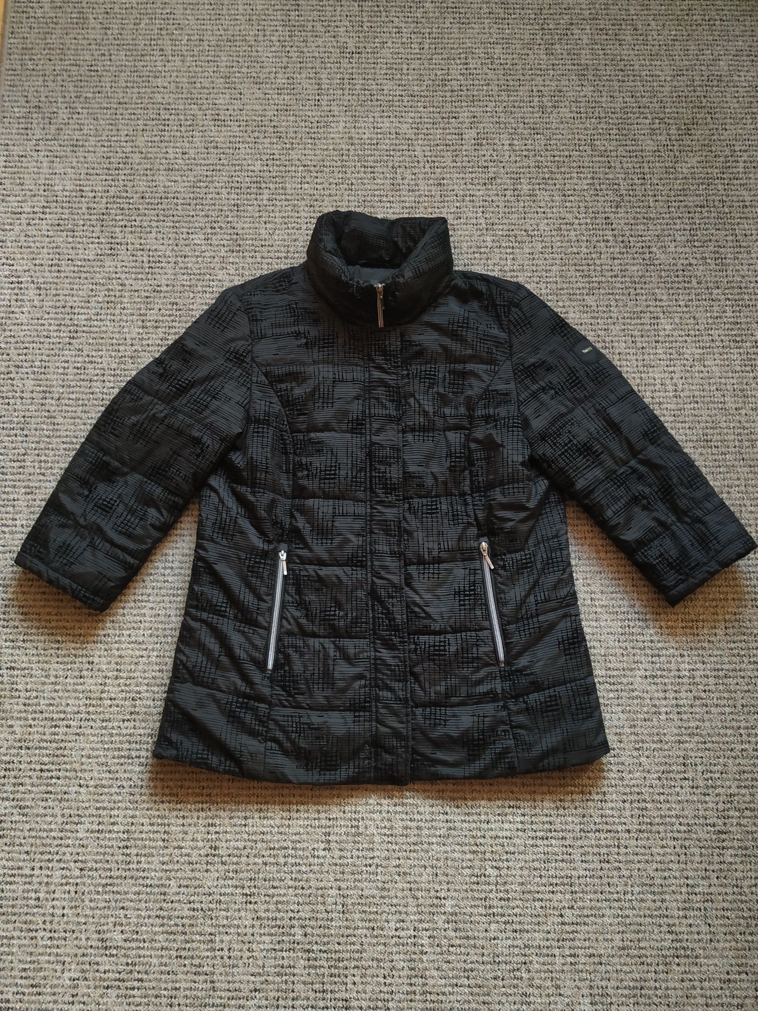 Czarna kurtka zimowa z wytłaczanym wzorem 40 L/42 XL trendy zima
