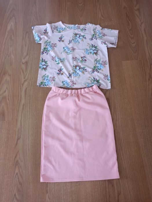 Жіночий літній костюм