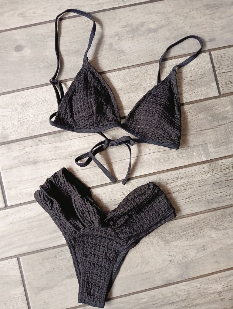 Czarny strój kąpielowy, strój kąpielowy dwuczęściowy, bikini, kostium
