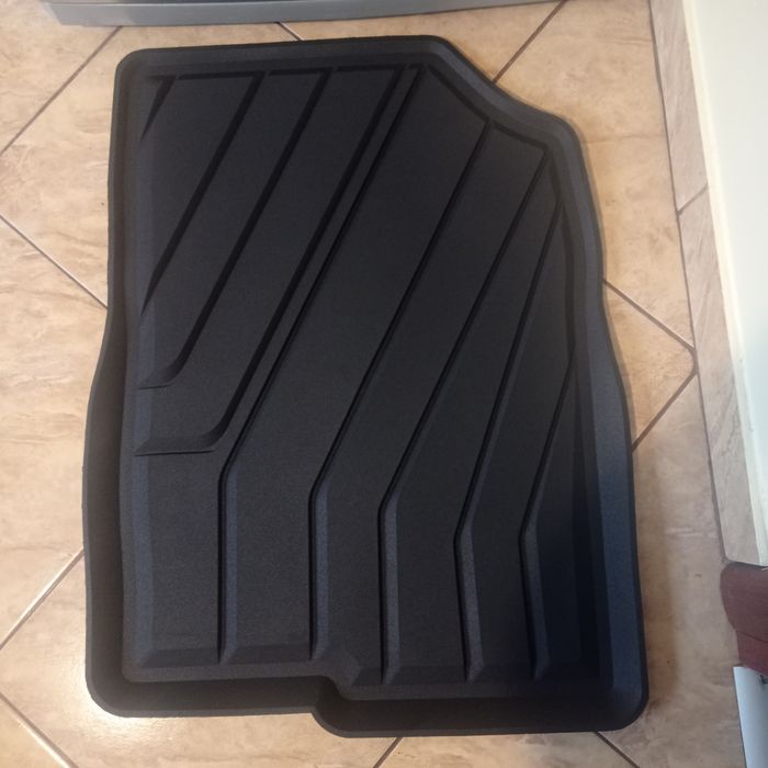 Dywaniki gumowe do auta