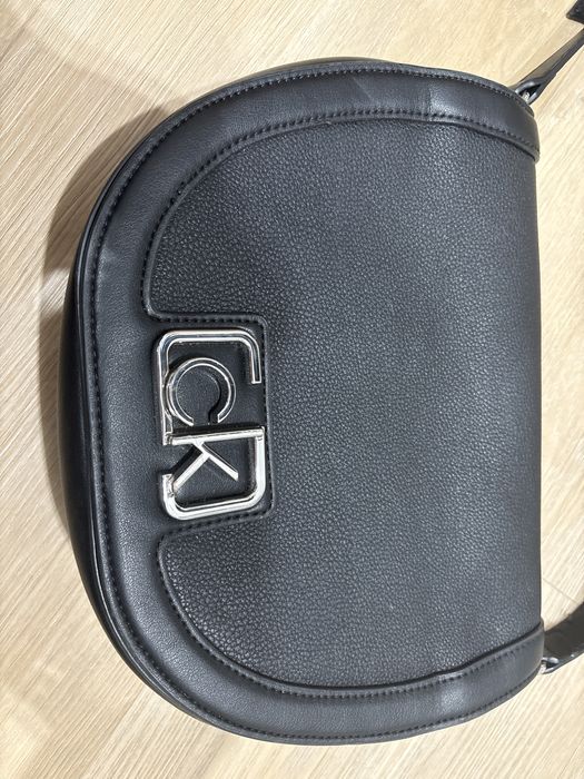 Listonoszka Calvin Klein