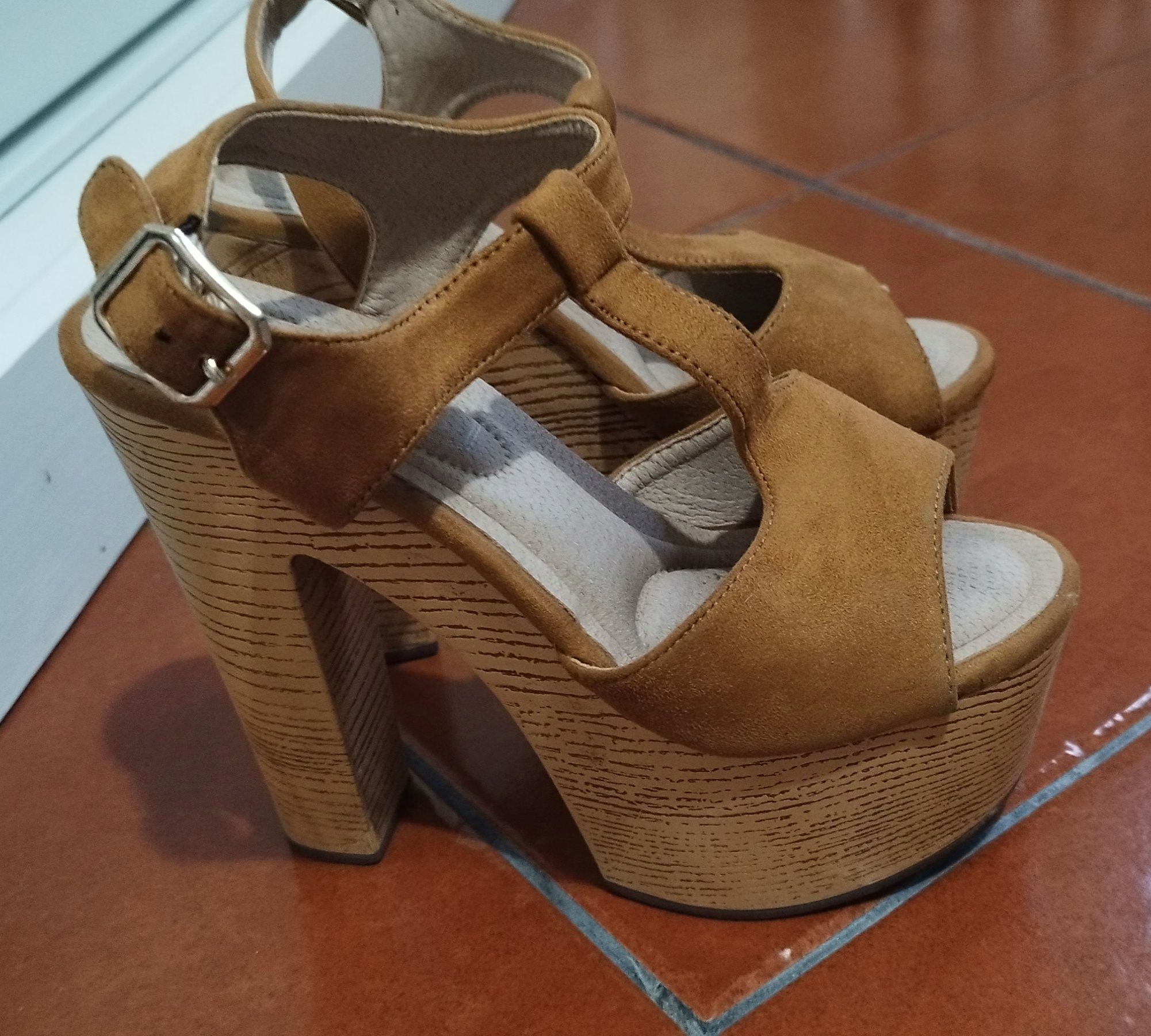 Sapatos praticamente novos tamanho 36
