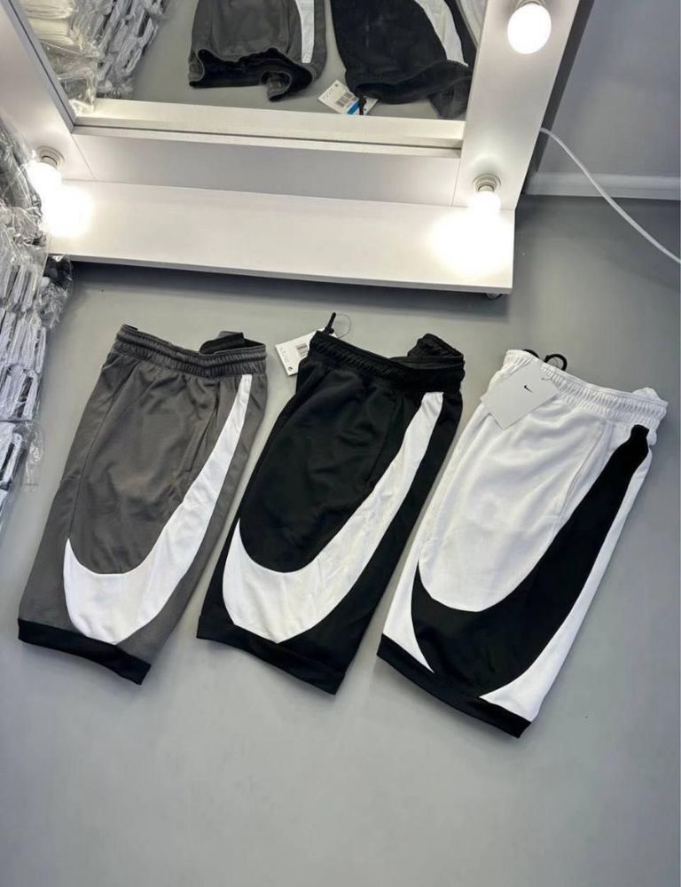 Nike big swoosh + шкарпетки Найк у подарунок