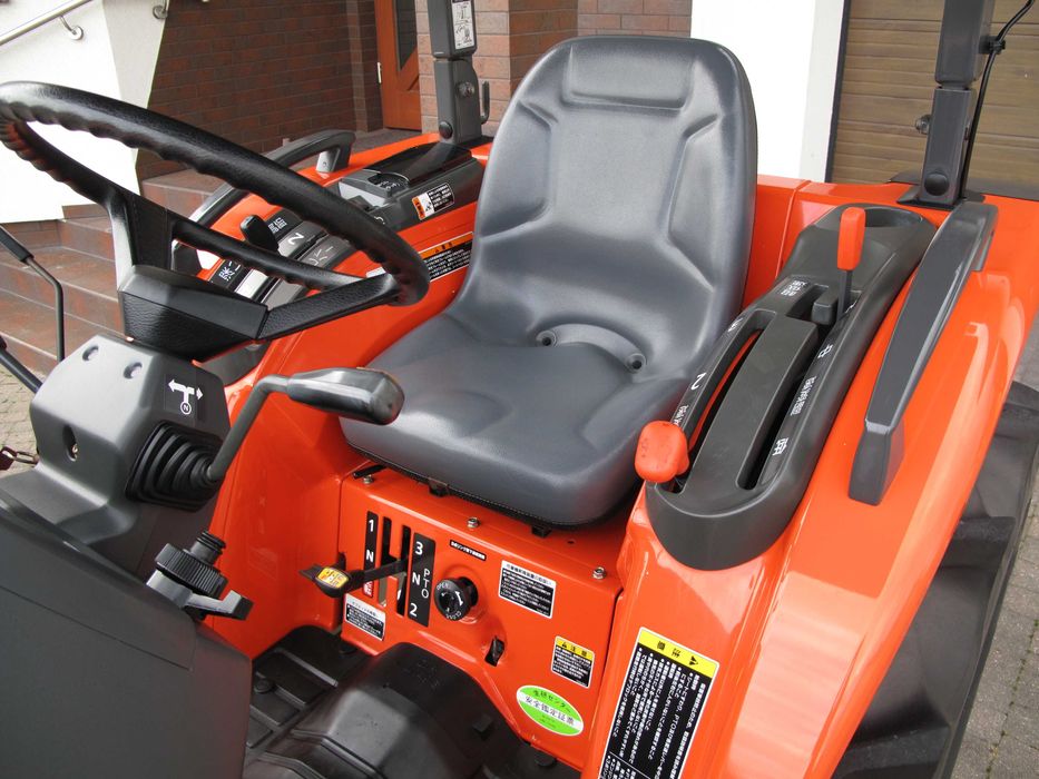 Mini Traktorek Kubota T245 4X4 25KM Wspomaganie Rewers Mały Ogrodniczy
