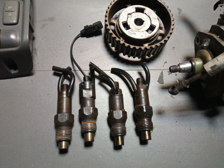 Volvo V40 S40 1.9 TD alternator rozrusznik pompa wtryski lampy blenda