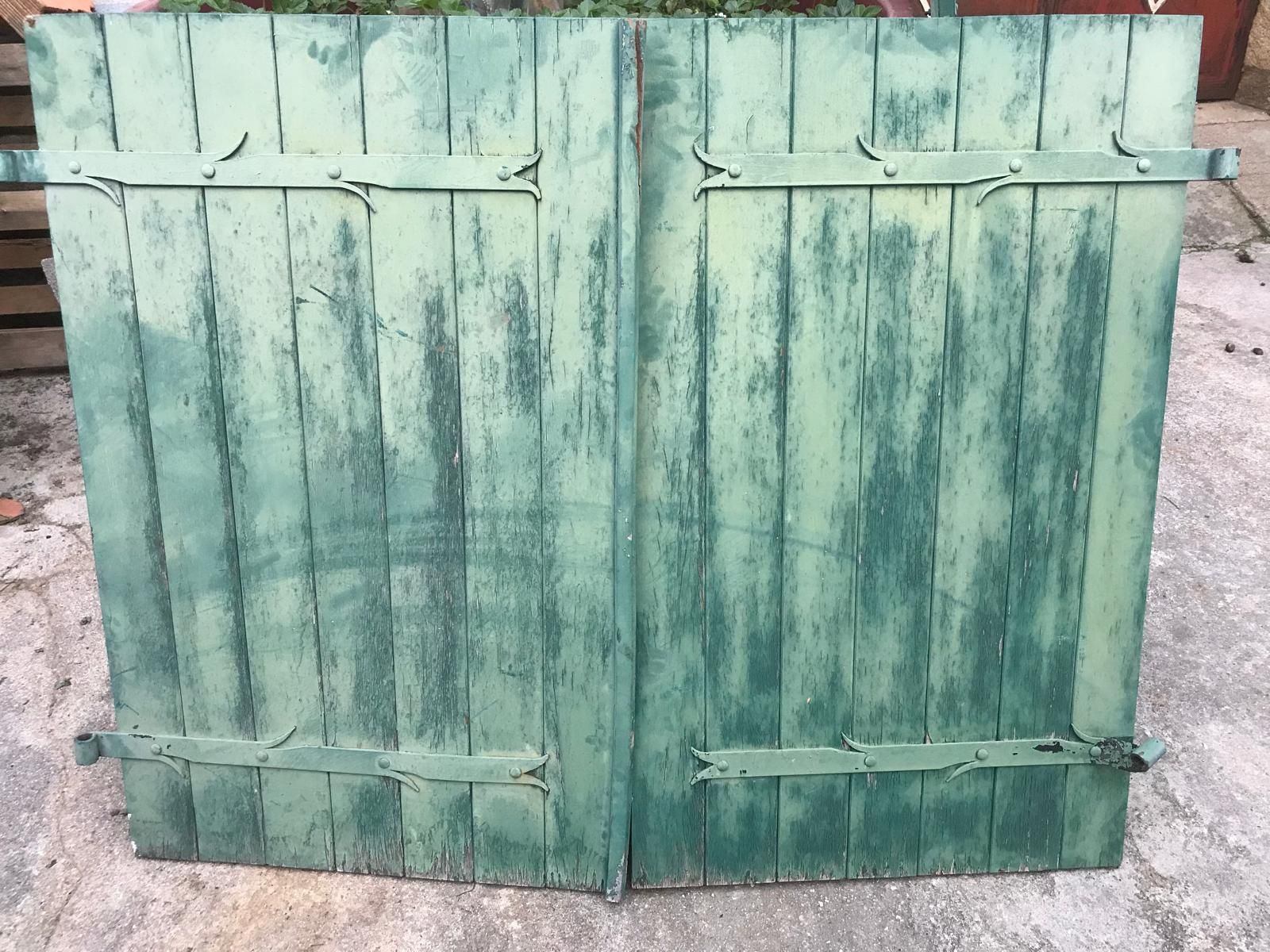 Portas e portadas em madeira