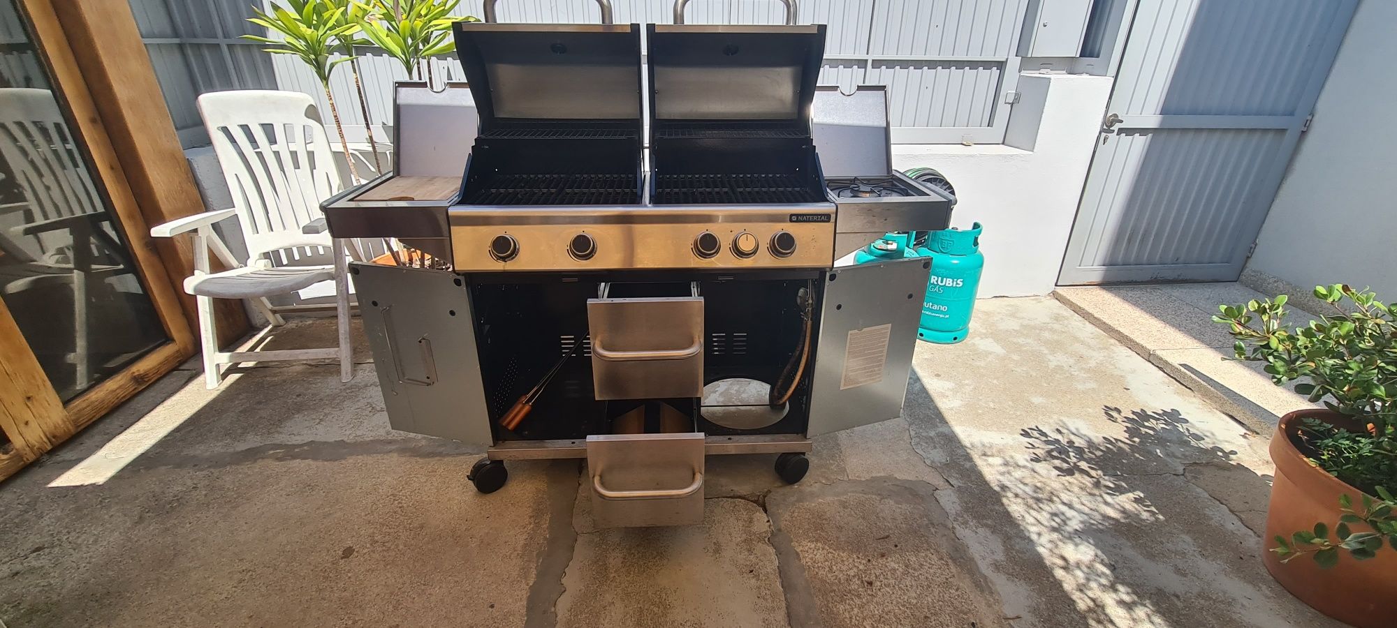 Barbeceu como novo