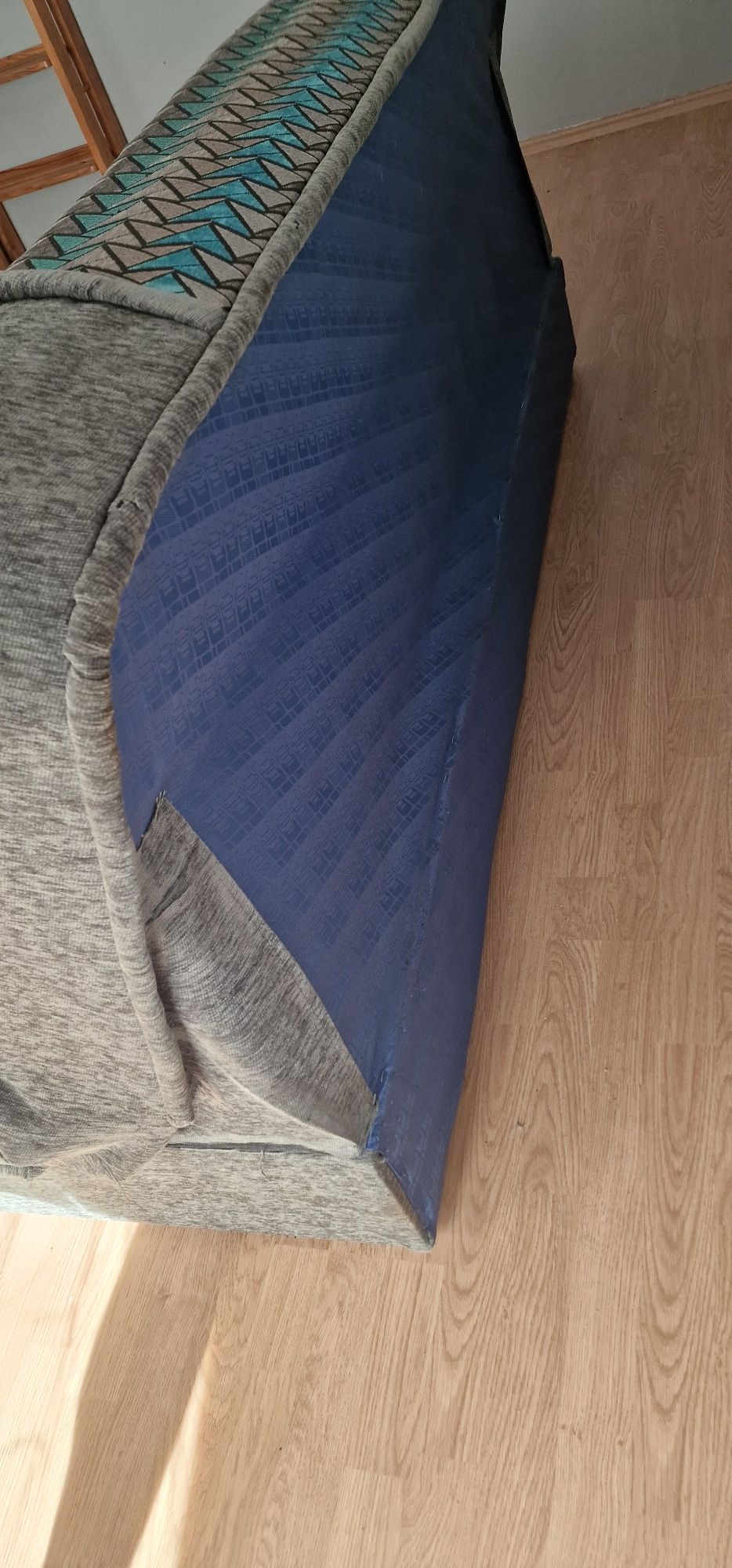 Kanapa z funkcją spania ( pojemnik na pościel )