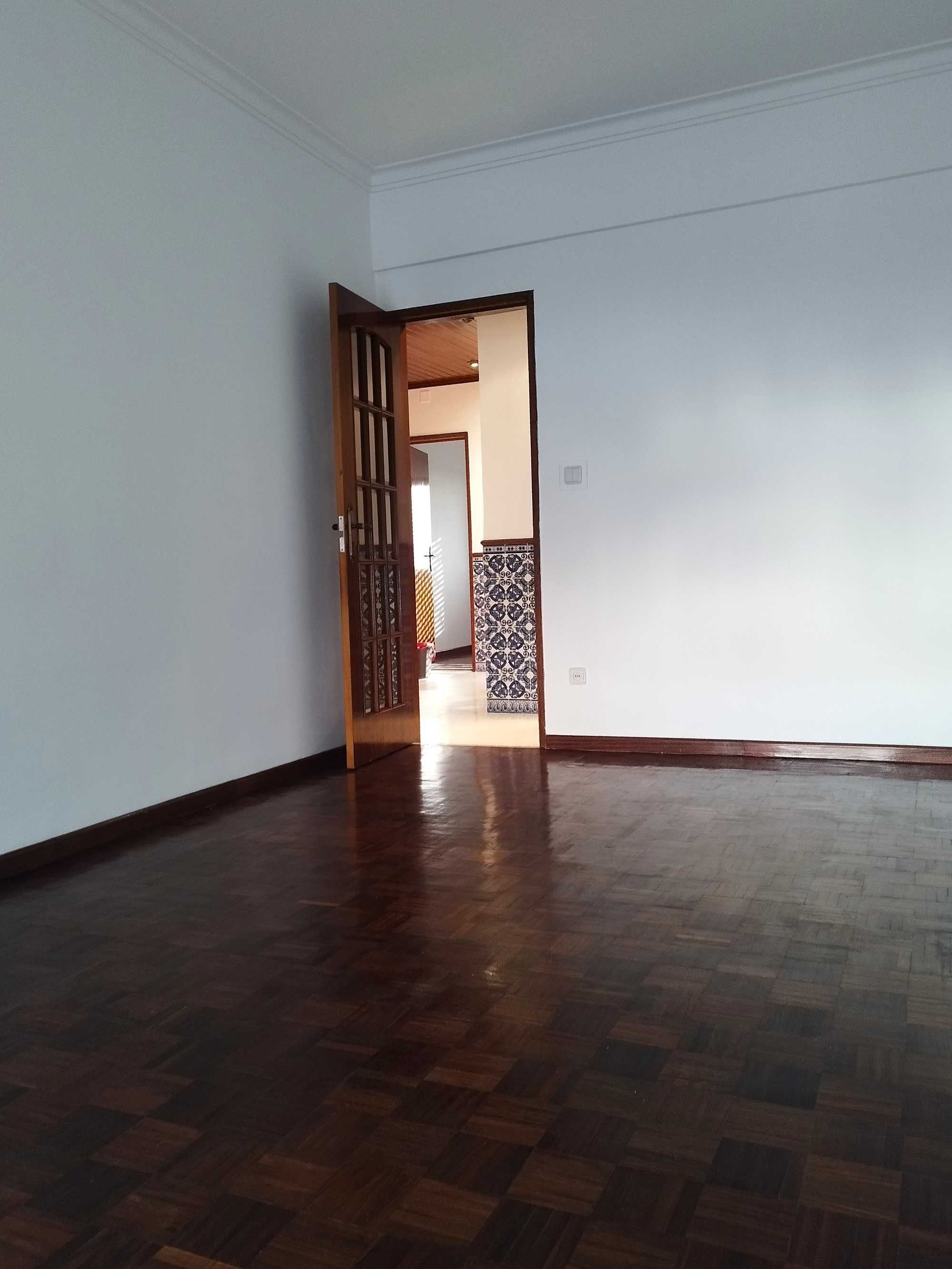 Apartamento T2 Torre da Marinha Junto ao Rio Sul